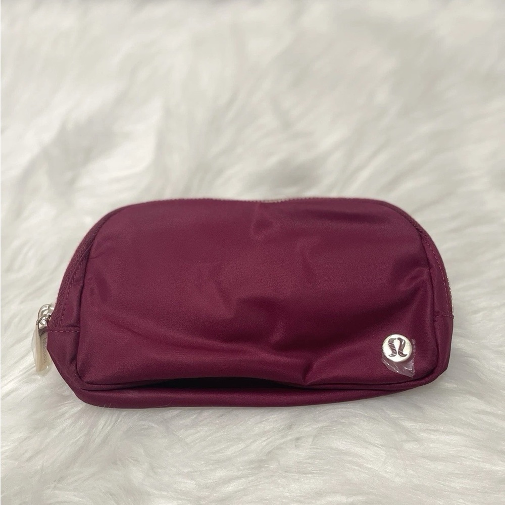 Lululemon Everywhere Belt bag- 1L Delx/Gold/Bone